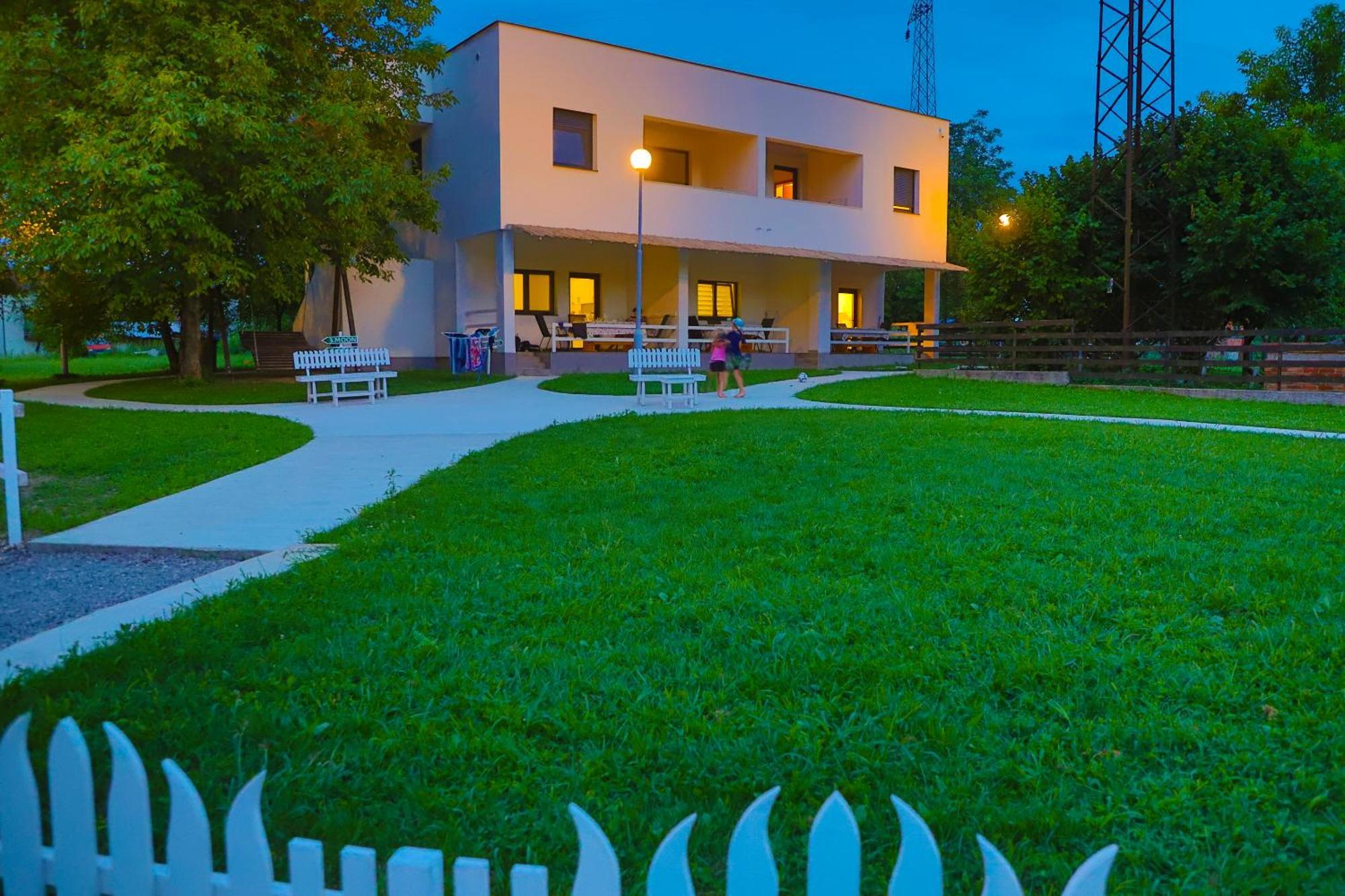 Holiday home Homes Pozitiva *